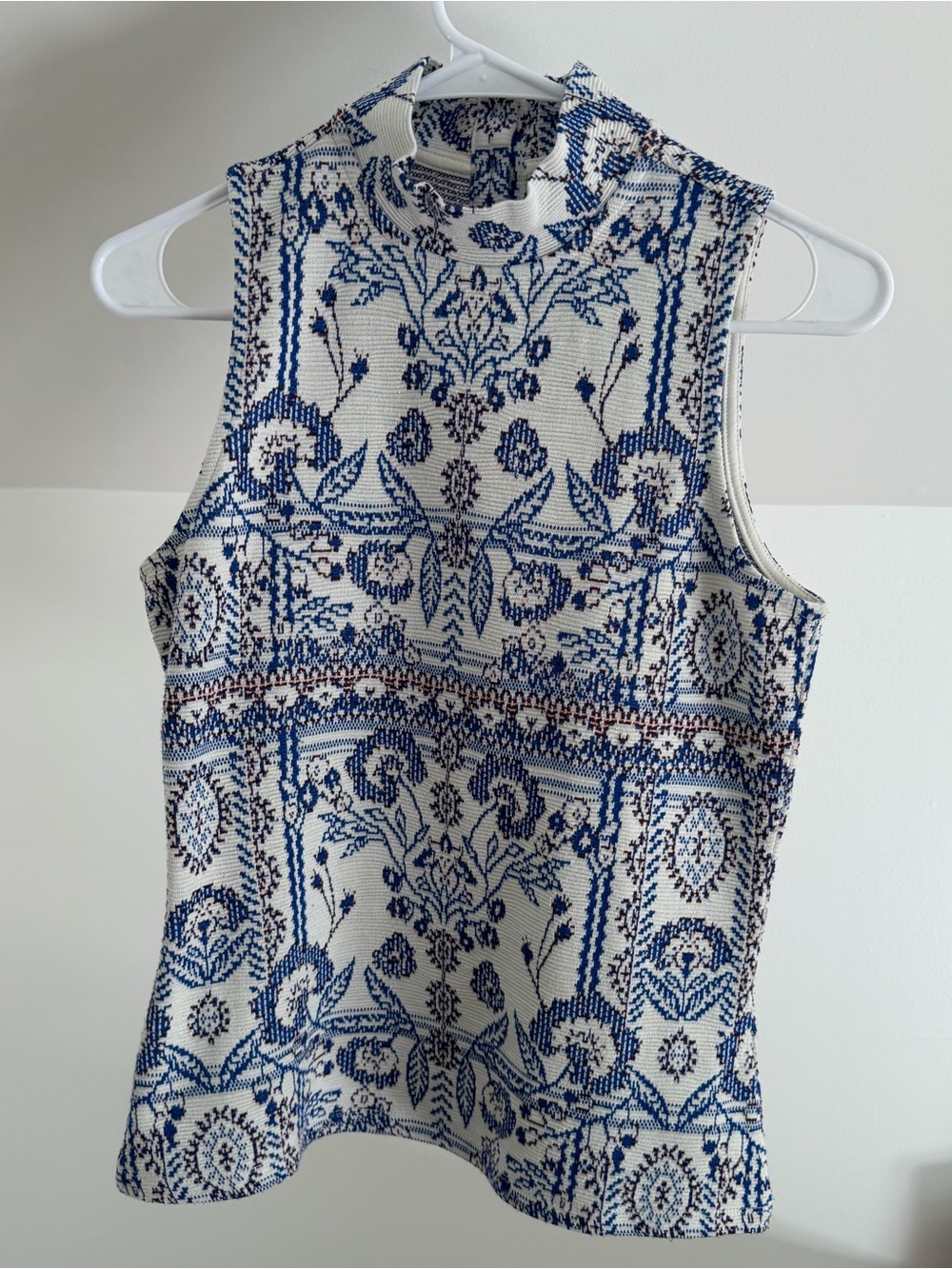 Anthropologie Cream Knit Top with Blue & Brown Floral Jacquard size XS